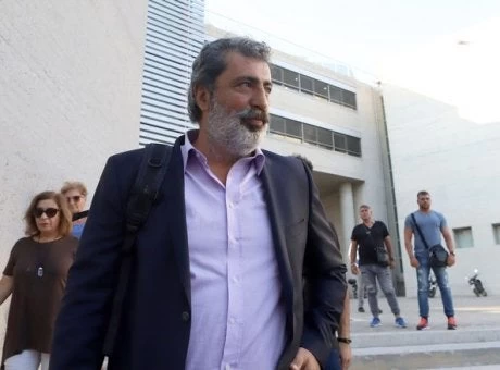 Επίθεση Πολάκη σε δημοσιογράφο έξω από το Μέγαρο Μαξίμου